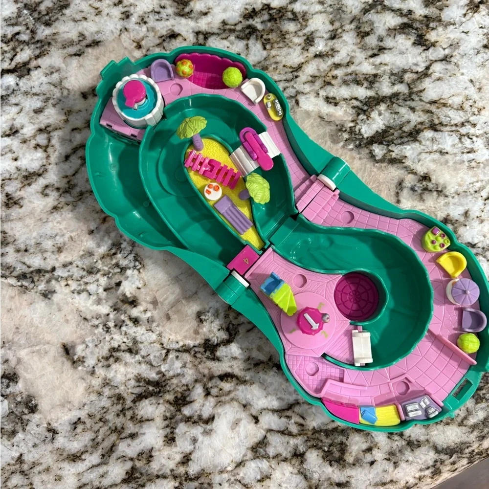 Vintage Bluebird Polly Pocket Pool Playset - Picture 2 of 4